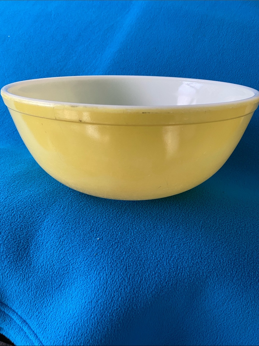 Pyrex 4 Quart Bowl Yellow Vintage